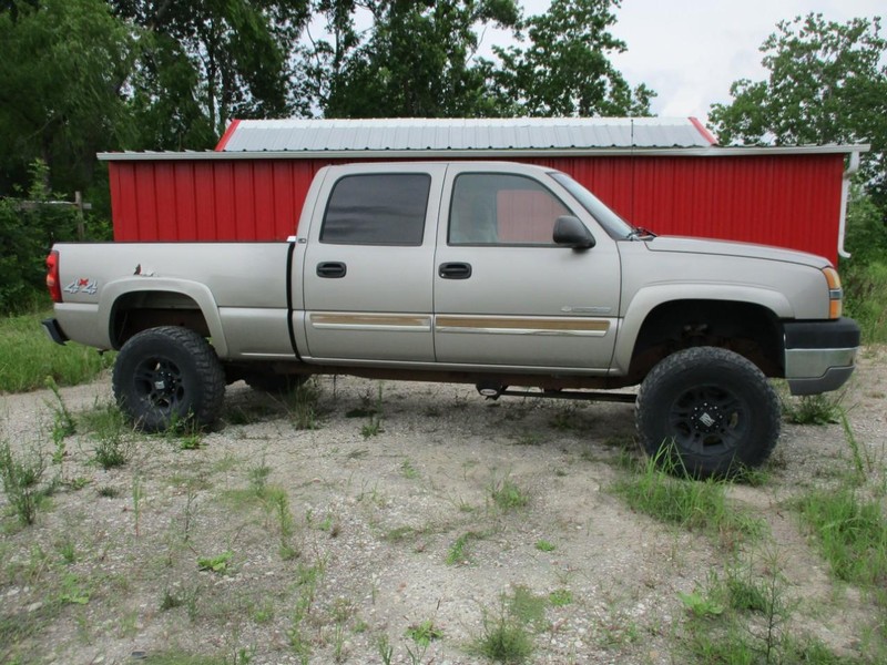 Chevrolet Silverado 2500HD Vehicle Image 04