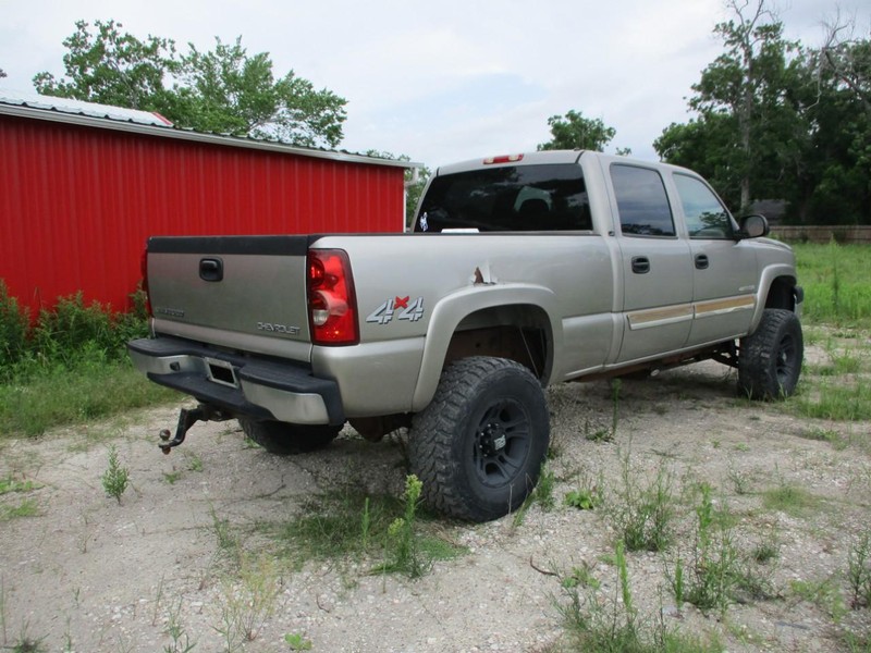 Chevrolet Silverado 2500HD Vehicle Image 05