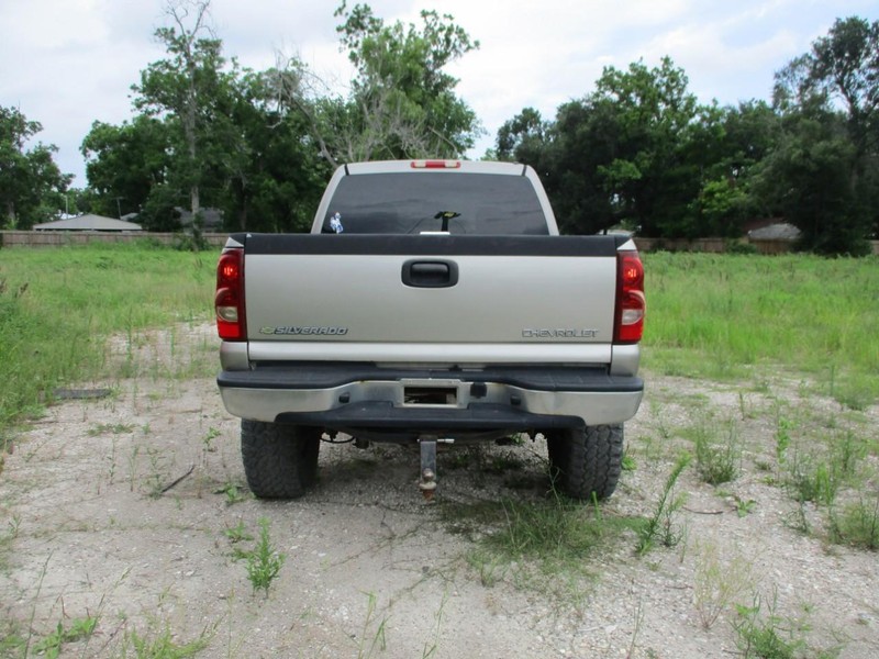 Chevrolet Silverado 2500HD Vehicle Image 06
