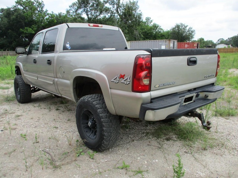 Chevrolet Silverado 2500HD Vehicle Image 07