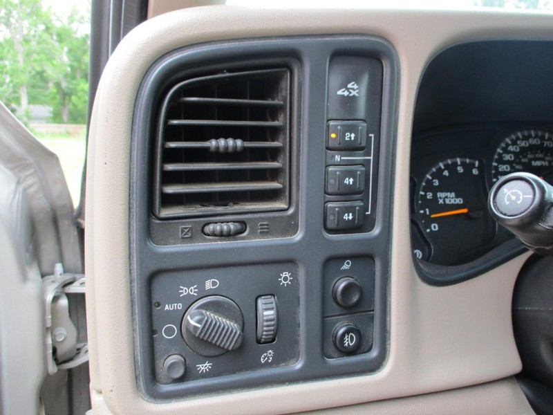 Chevrolet Silverado 2500HD Vehicle Image 11