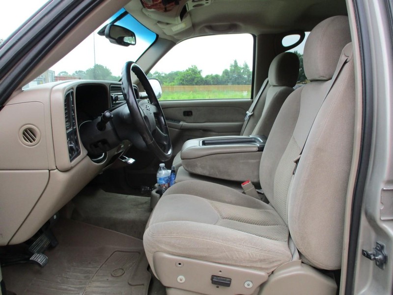 Chevrolet Silverado 2500HD Vehicle Image 12
