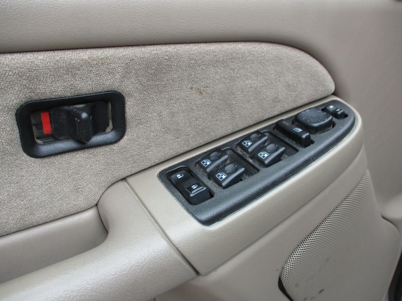Chevrolet Silverado 2500HD Vehicle Image 17