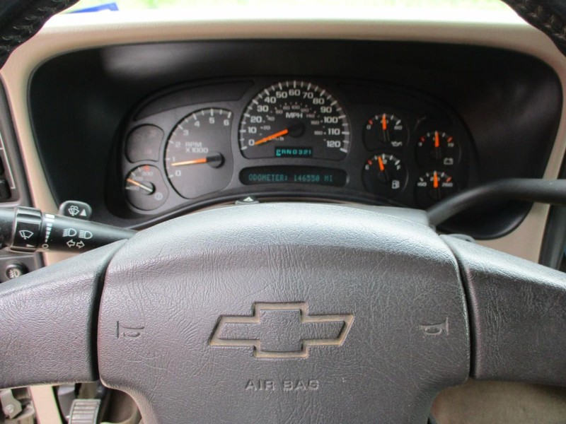 Chevrolet Silverado 2500HD Vehicle Image 19