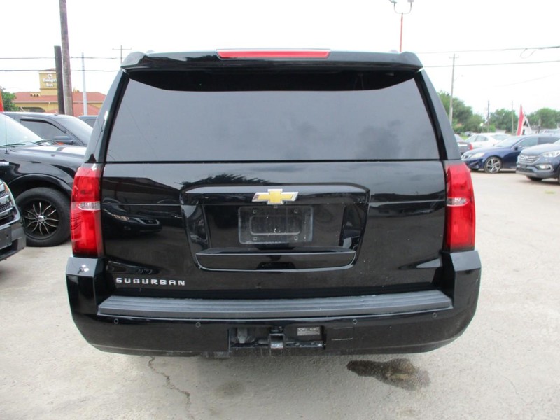 Chevrolet Suburban Vehicle Image 04