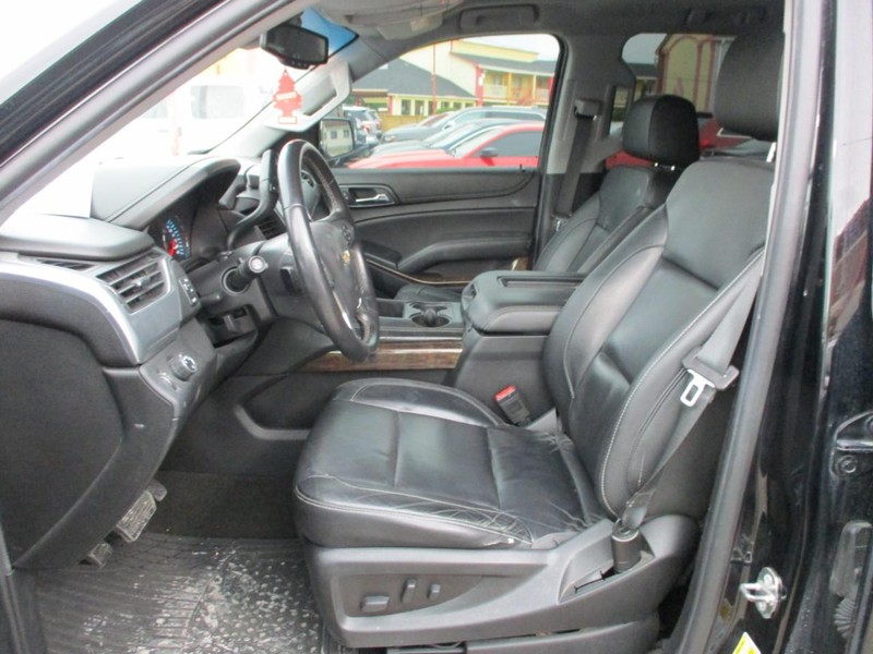 Chevrolet Suburban Vehicle Image 07