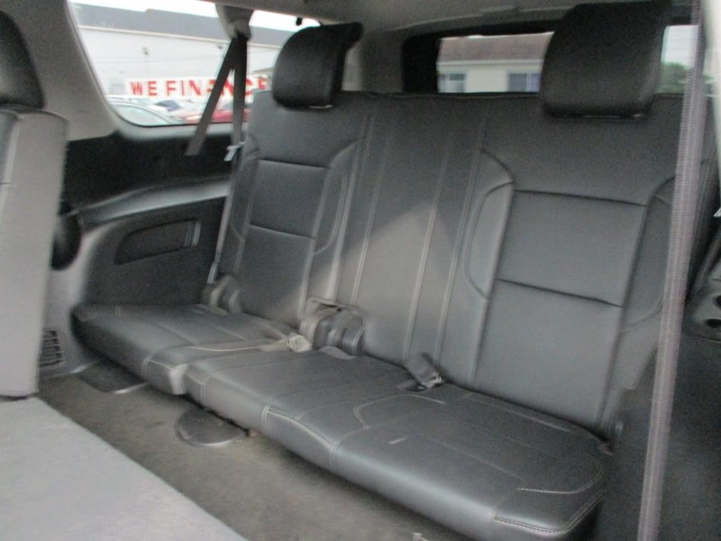 Chevrolet Suburban Vehicle Image 10