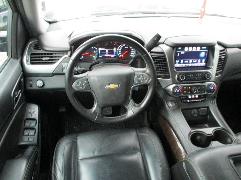 Chevrolet Suburban Vehicle Image 11