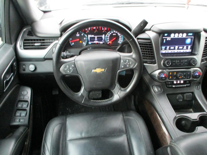 Chevrolet Suburban Vehicle Image 12