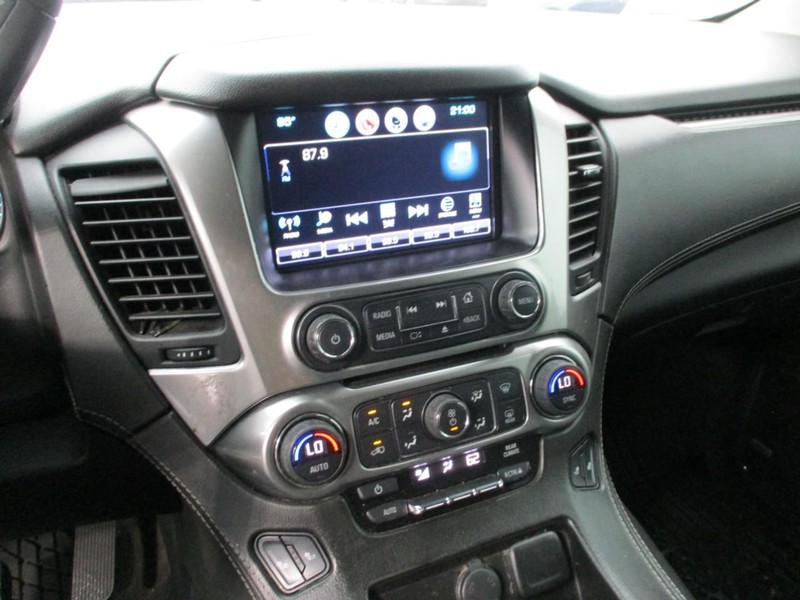 Chevrolet Suburban Vehicle Image 14