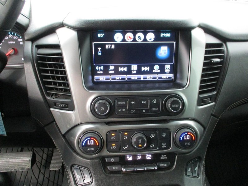 Chevrolet Suburban Vehicle Image 15