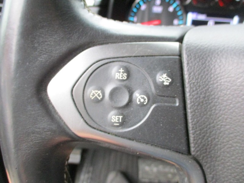 Chevrolet Suburban Vehicle Image 17