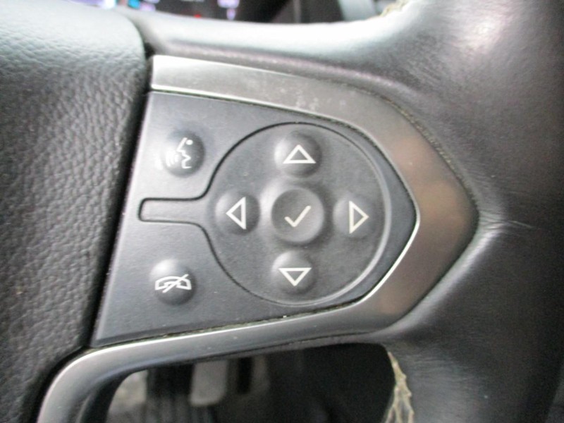 Chevrolet Suburban Vehicle Image 18