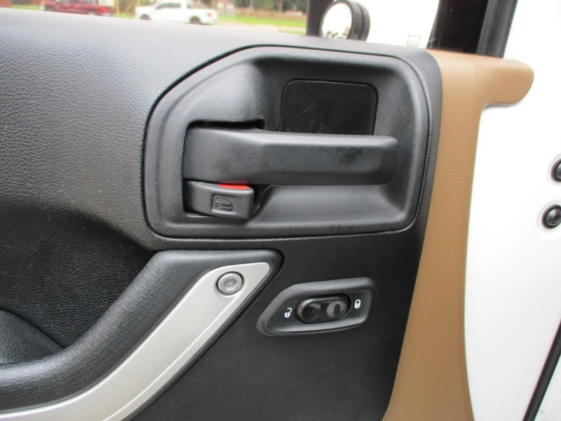 Jeep Wrangler Unlimited Vehicle Image 19
