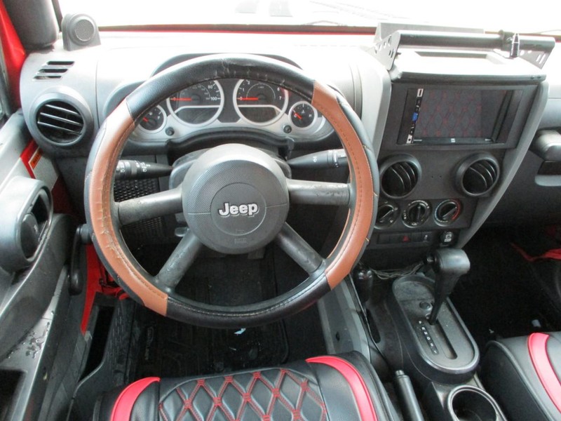 Jeep Wrangler Unlimited Vehicle Image 11