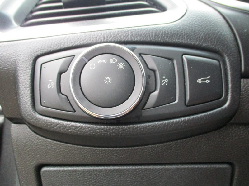 Ford Edge Vehicle Image 18