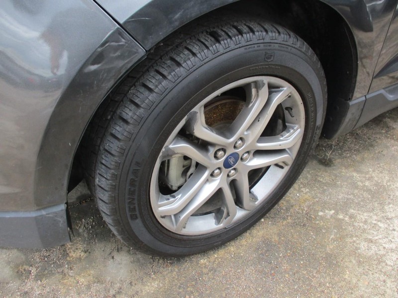 Ford Edge Vehicle Image 24