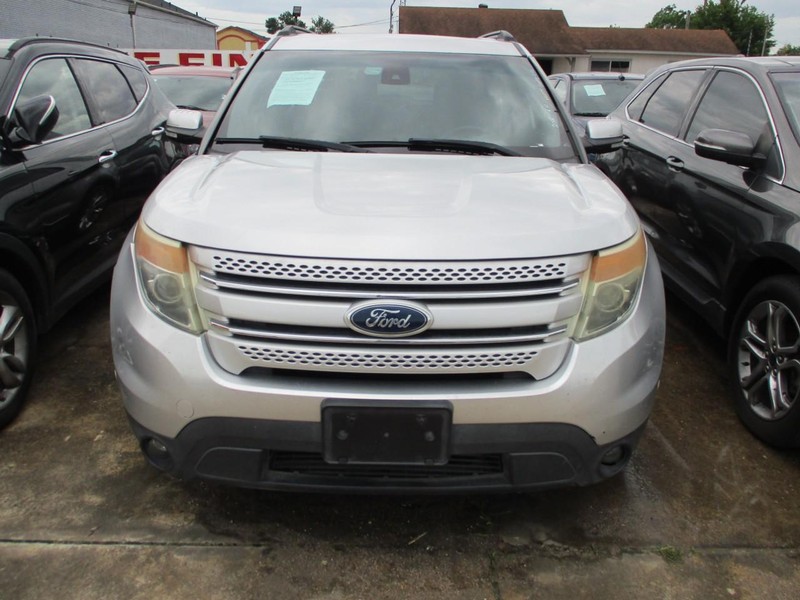 Ford Explorer Vehicle Image 02