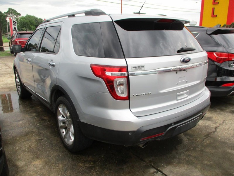 Ford Explorer Vehicle Image 05
