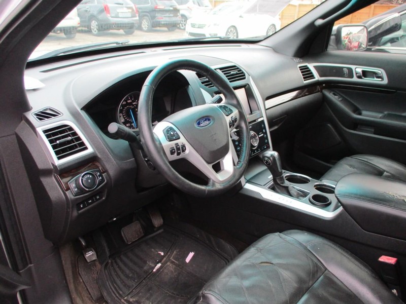 Ford Explorer Vehicle Image 06