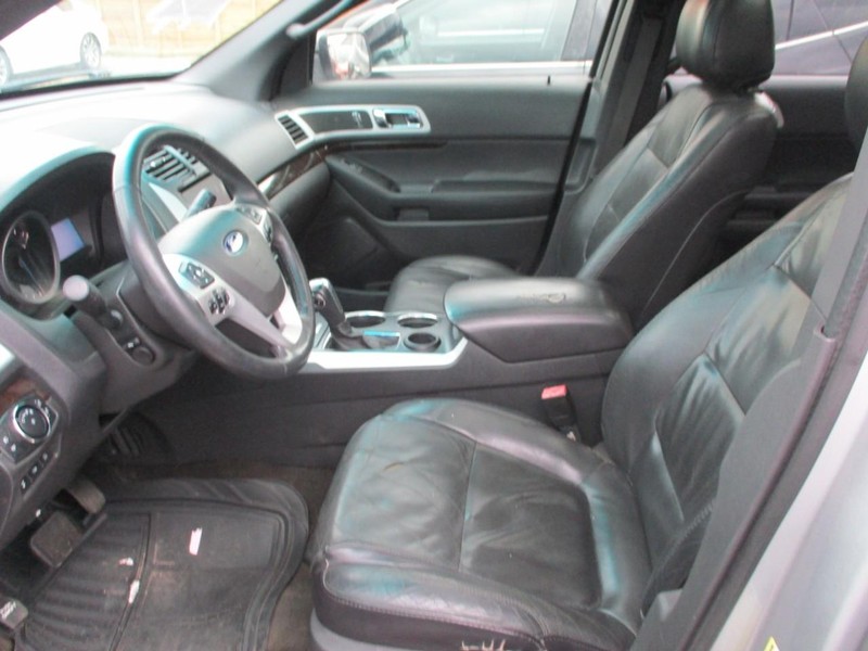 Ford Explorer Vehicle Image 07
