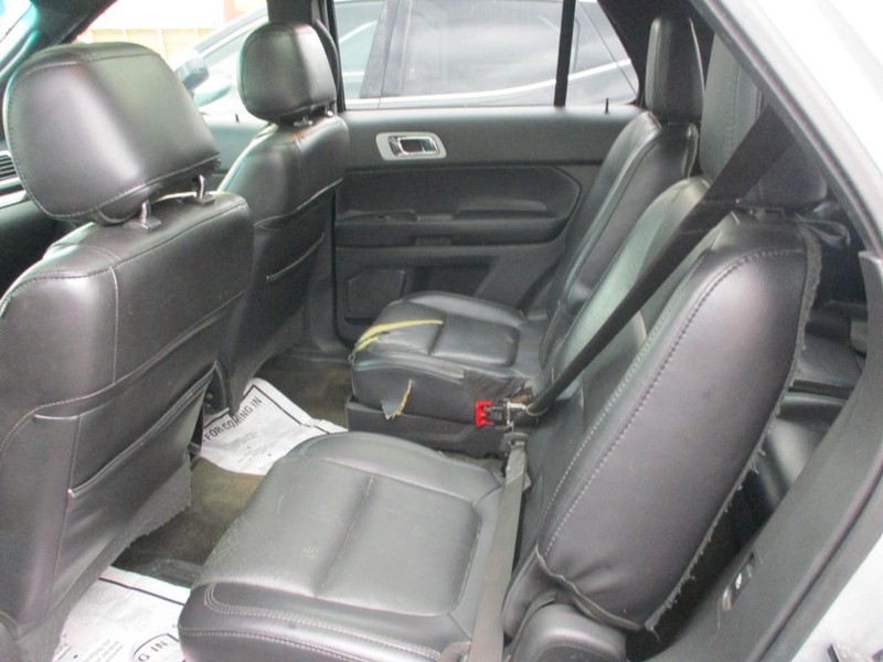Ford Explorer Vehicle Image 09