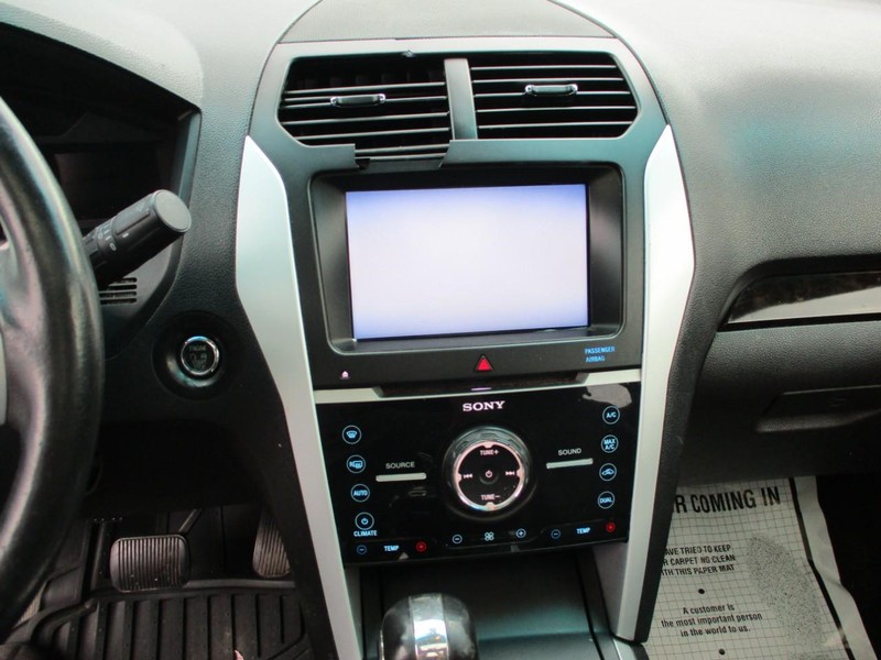 Ford Explorer Vehicle Image 11