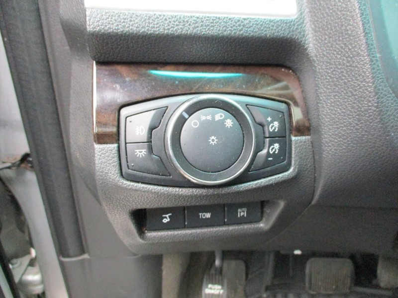 Ford Explorer Vehicle Image 16