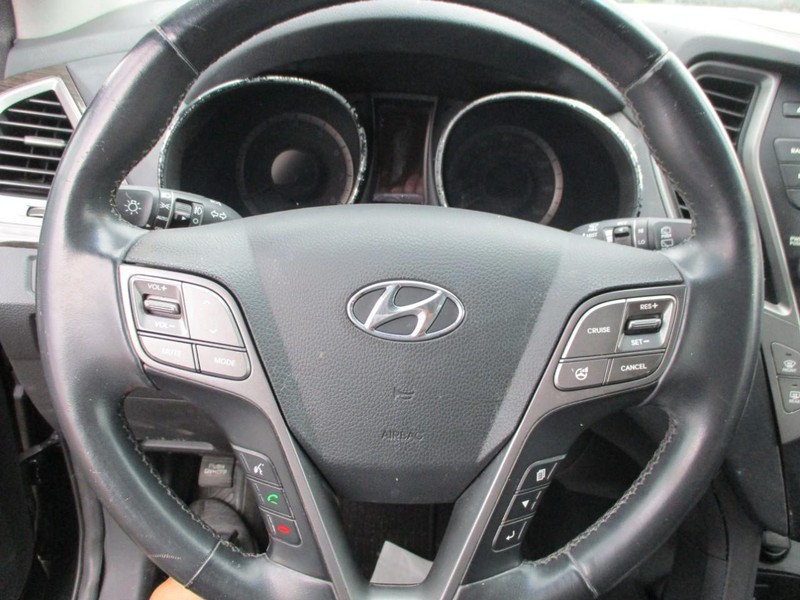 Hyundai Santa Fe Vehicle Image 12
