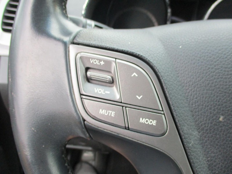 Hyundai Santa Fe Vehicle Image 15