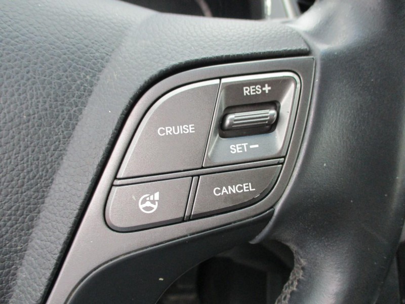Hyundai Santa Fe Vehicle Image 16