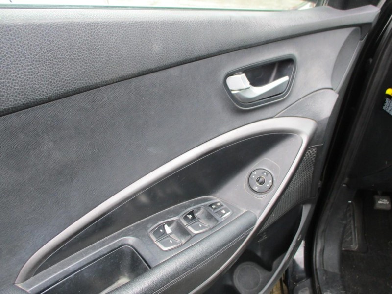 Hyundai Santa Fe Vehicle Image 18