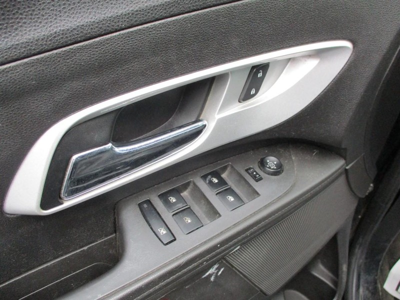 Chevrolet Equinox Vehicle Image 16