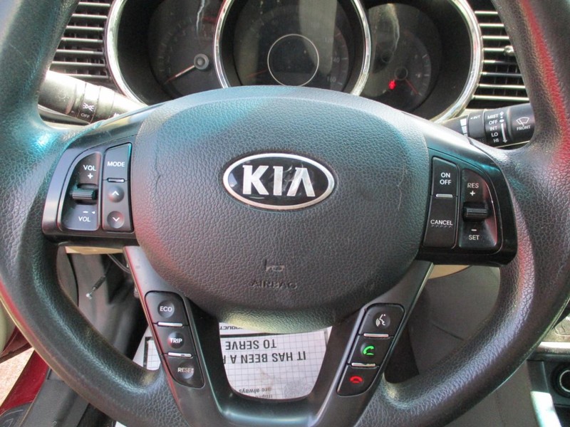 Kia Optima Vehicle Image 10