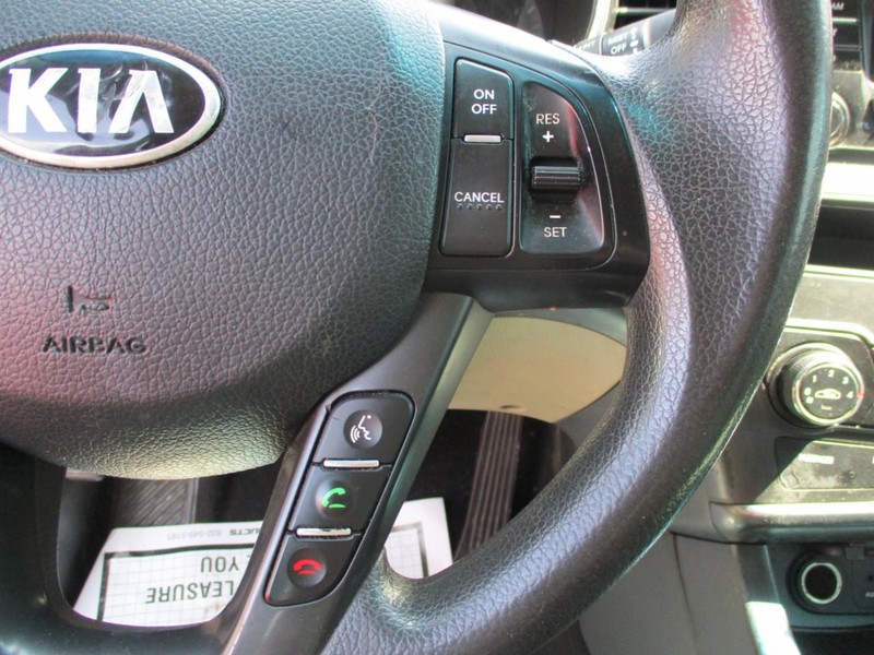 Kia Optima Vehicle Image 12