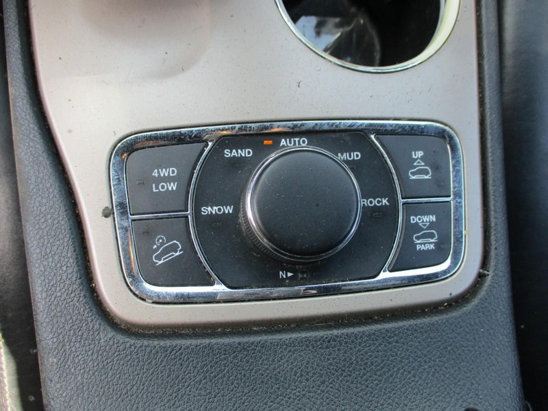 Jeep Grand Cherokee Vehicle Image 12