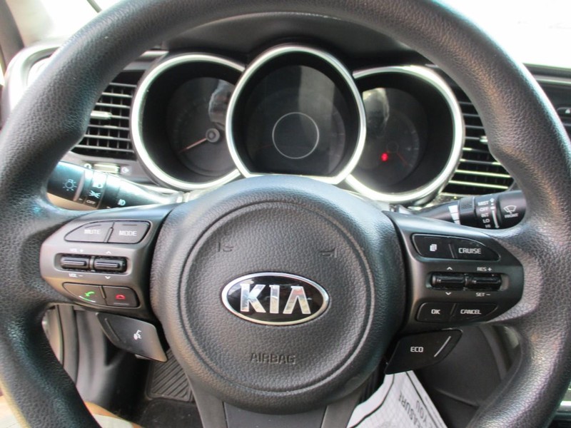Kia Optima Vehicle Image 10