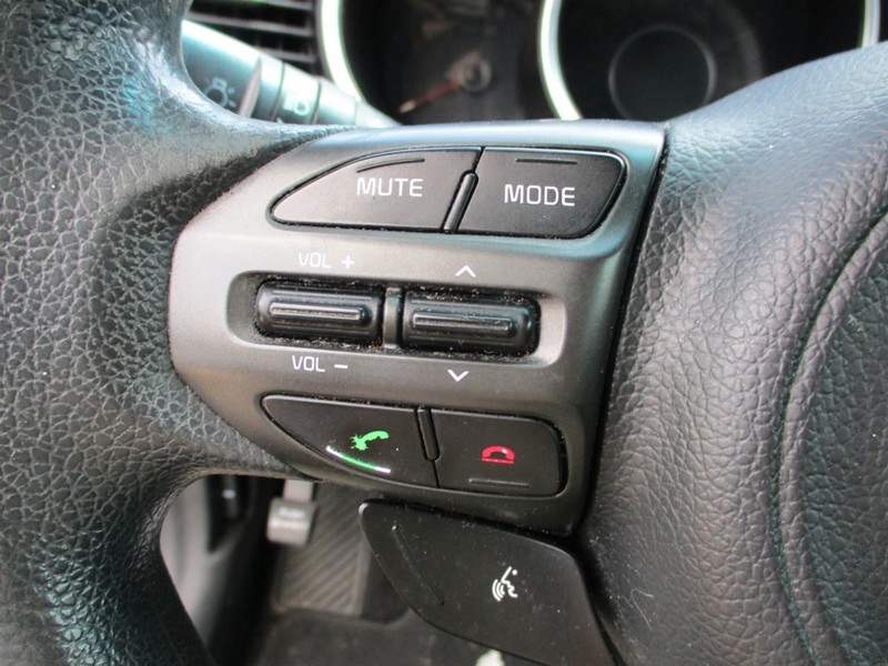 Kia Optima Vehicle Image 12
