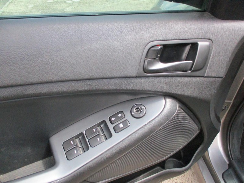 Kia Optima Vehicle Image 14