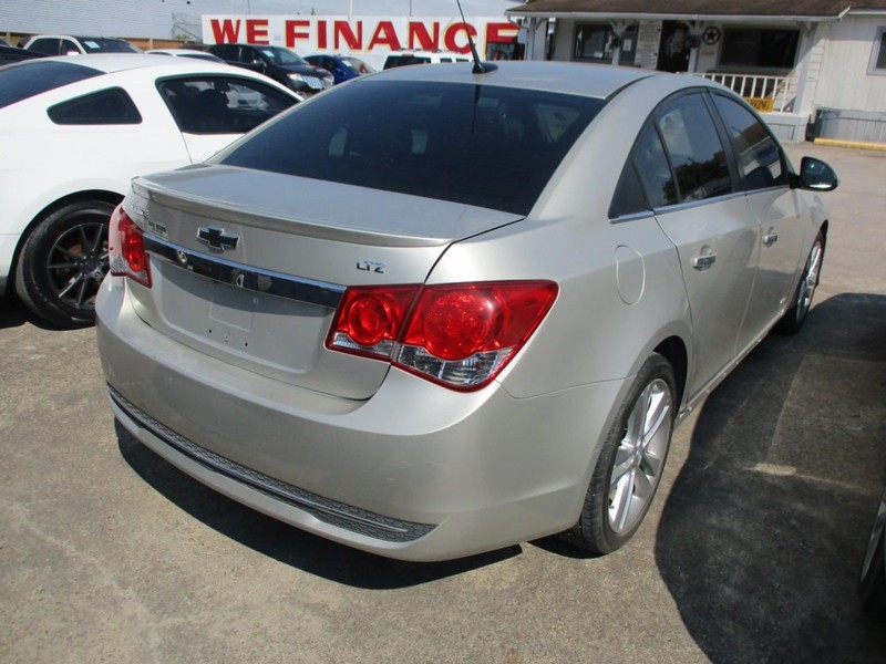 Chevrolet Cruze Vehicle Image 03