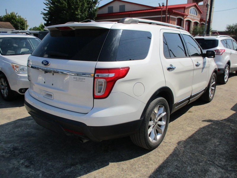 Ford Explorer Vehicle Image 03