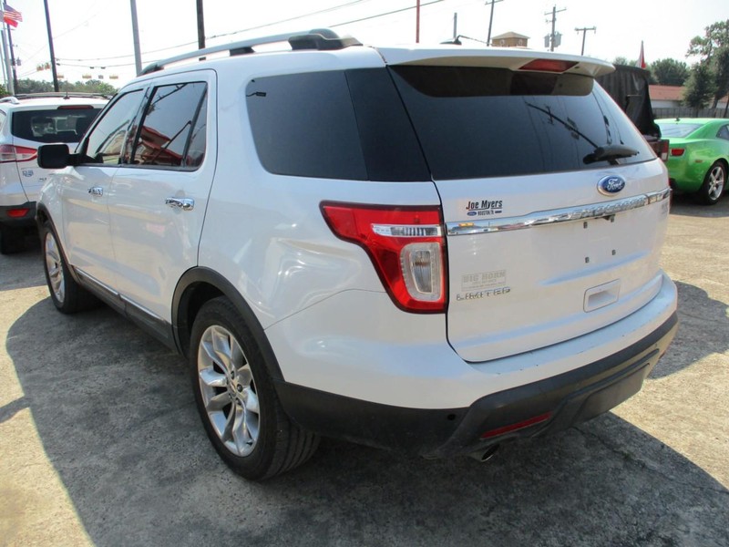 Ford Explorer Vehicle Image 04