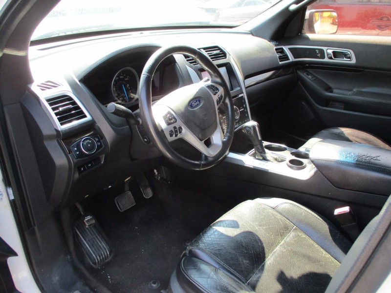 Ford Explorer Vehicle Image 05