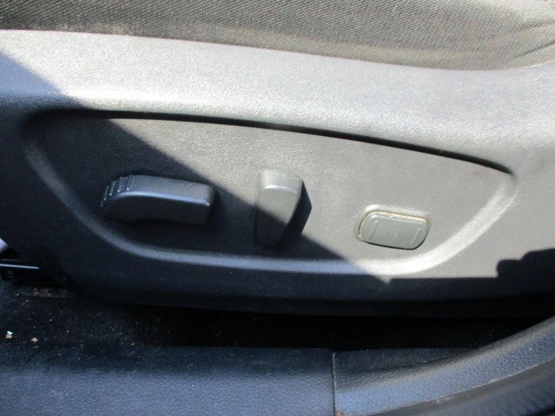 Nissan Rogue Vehicle Image 06