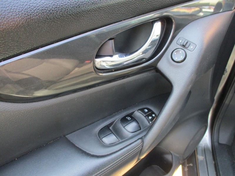Nissan Rogue Vehicle Image 07
