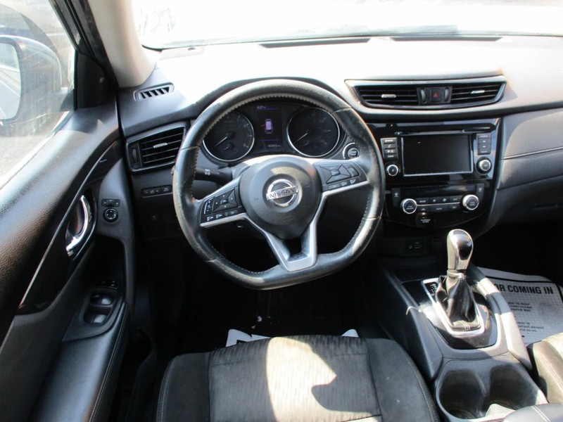 Nissan Rogue Vehicle Image 09