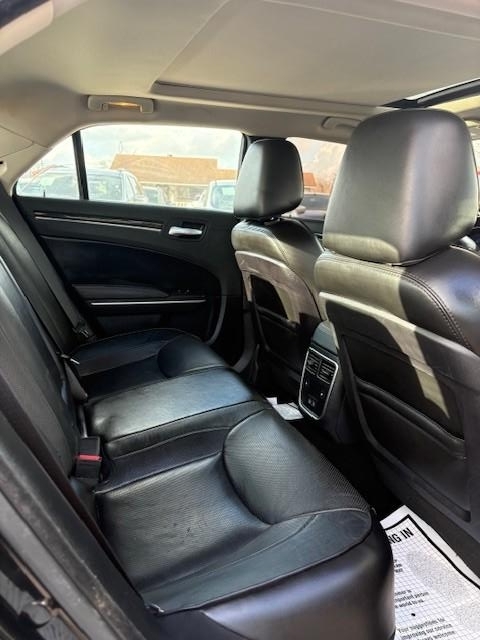 Chrysler 300 Vehicle Image 05