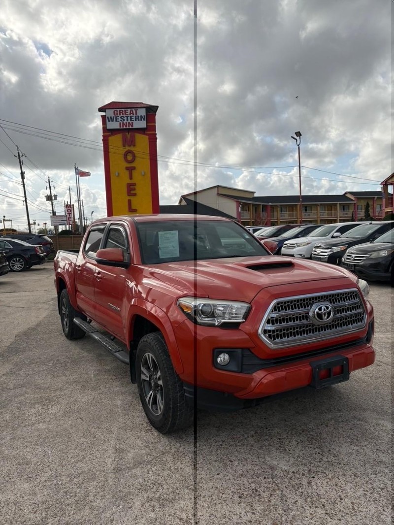 Toyota Tacoma Vehicle Image 02