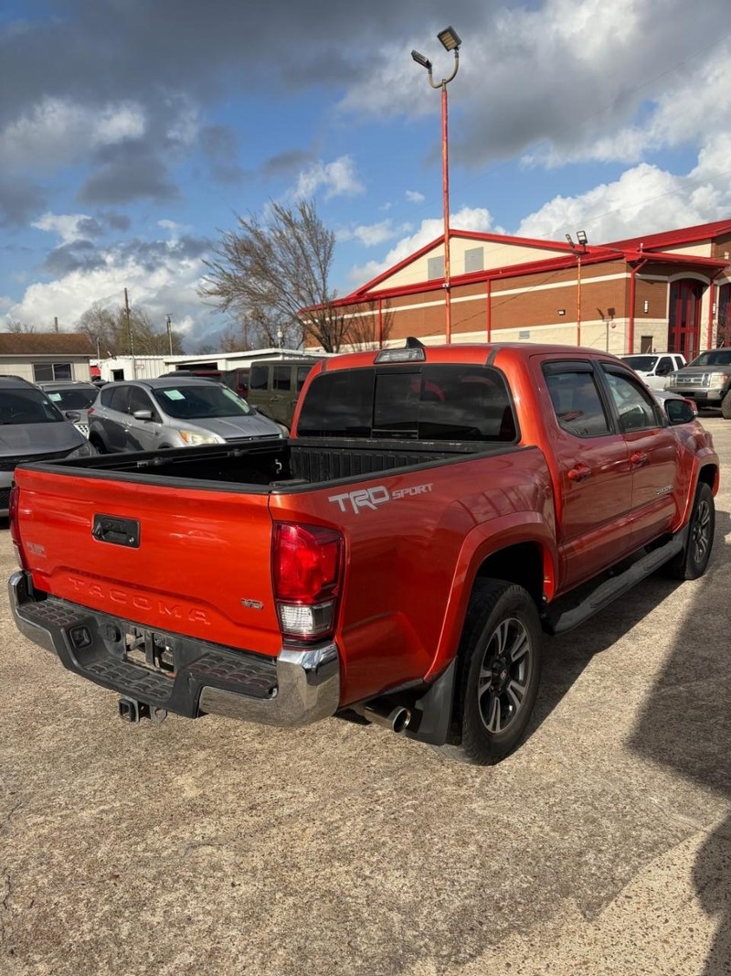 Toyota Tacoma Vehicle Image 04