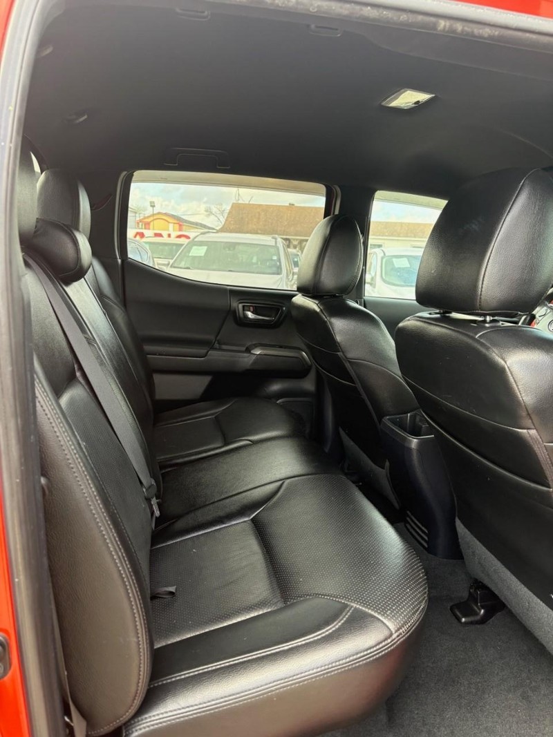 Toyota Tacoma Vehicle Image 05